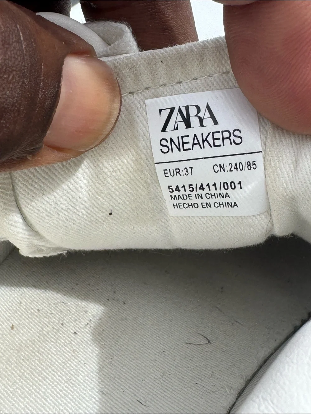 ZARA Monochrome lace-up sneakers. Smooth upper. Chunky sole.